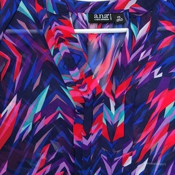 Vibrant ANA Abstract Starburst Sheer Weird Girl Cropped Short Sleeve V-Neck Top - Picture 5 of 6